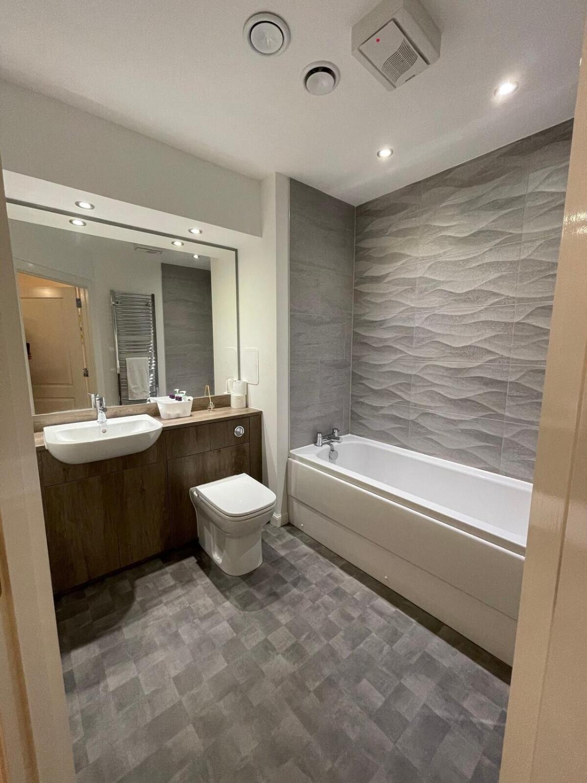 2 Bedroom Luxury Flat In Quiet Village Of Bishopton Bishopton  Extérieur photo